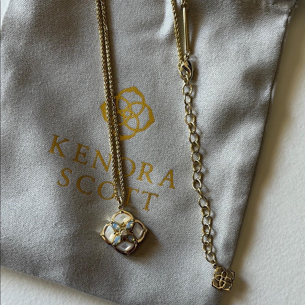 Kendra Scott Gold and White Pendant Necklace